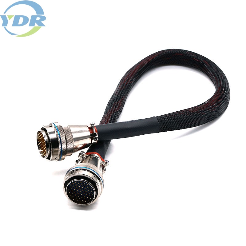 ما هي أجزاء موصل السلك؟